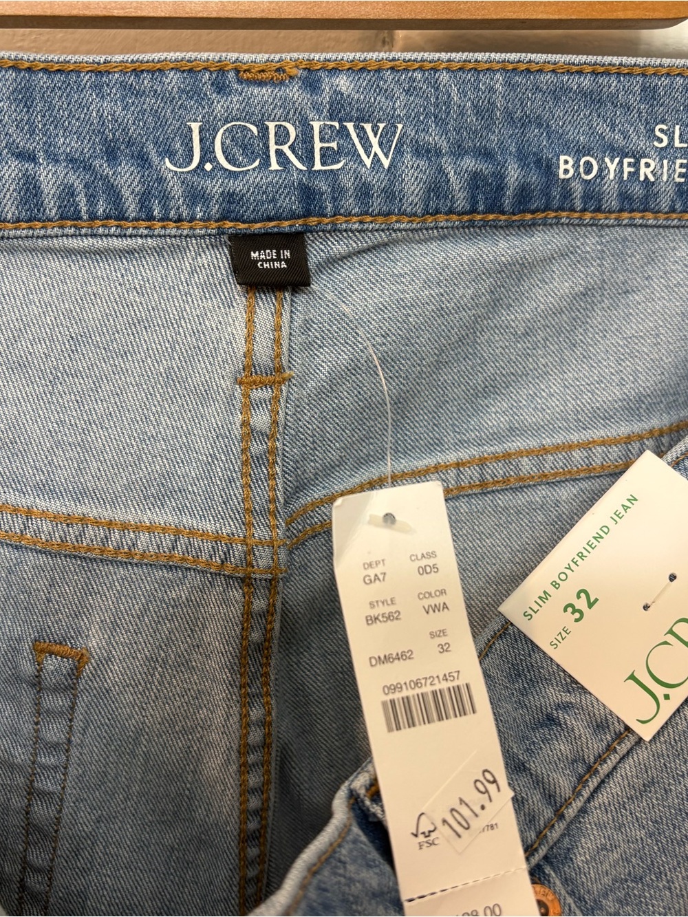 NWT J.CREW Retail Women’s Slim Boyfriend Jean in Vail Wash. size 32 - Picture 3 of 7